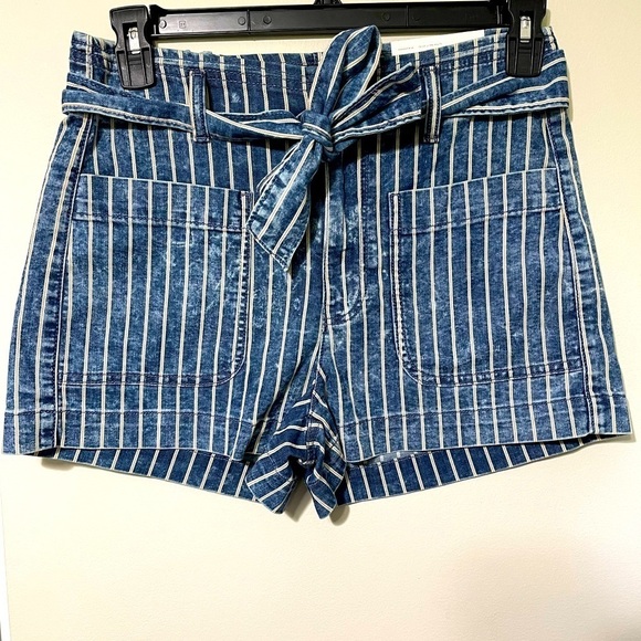 NWT American Eagle Stretch Highest Waist Mom Shorts Size 8 - Picture 1 of 8